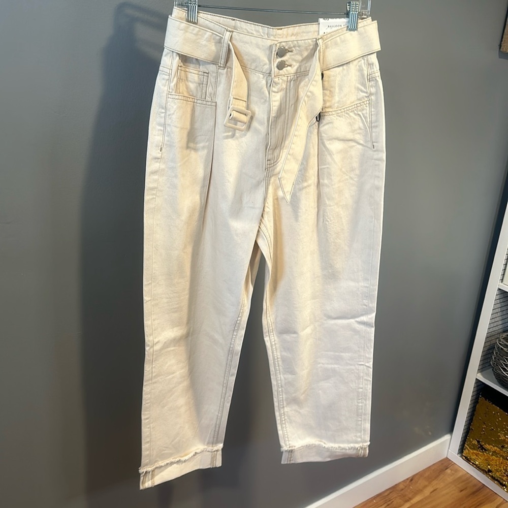 Stradivarius Size 8 balloon fit boho cream jeans NWT